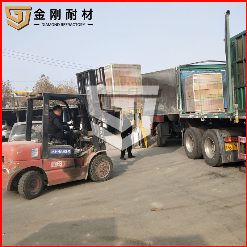山東（dōng）金（jīn）剛耐火材料有限公司耐火磚發貨展示